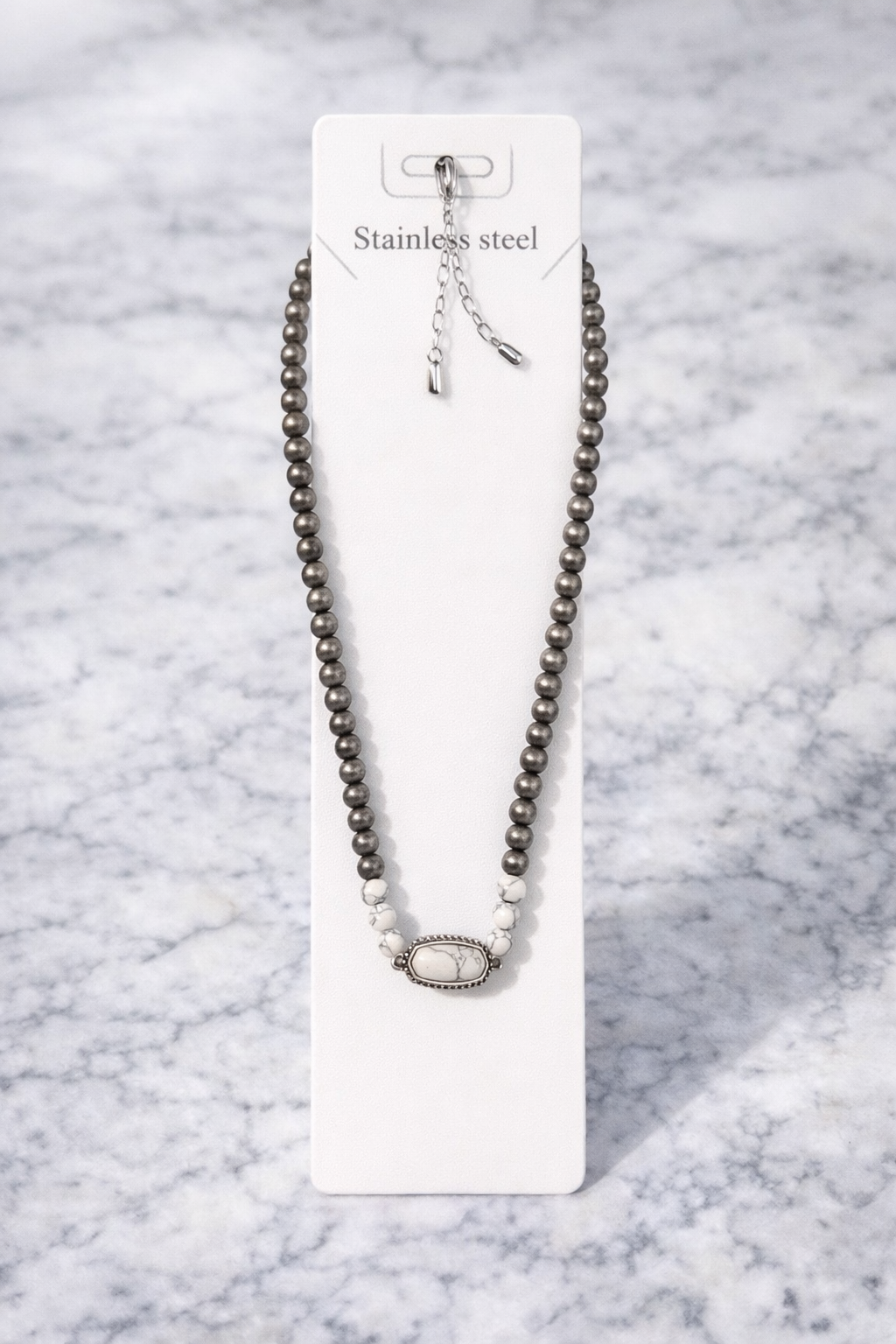 White Chocker (m)