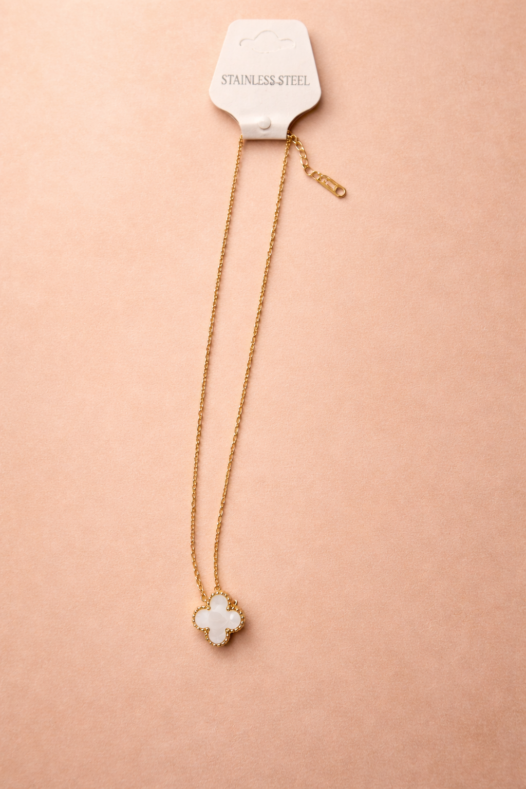 White Single Clover Necklace (m)